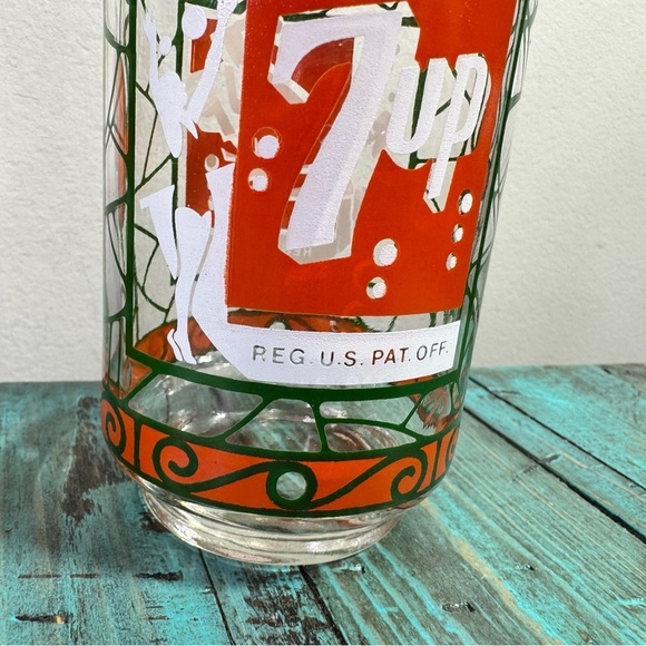 Vintage Mid Century Modern MCM Libbey 7-Up Red & Green Glass Tumbler - Picture 3 of 8